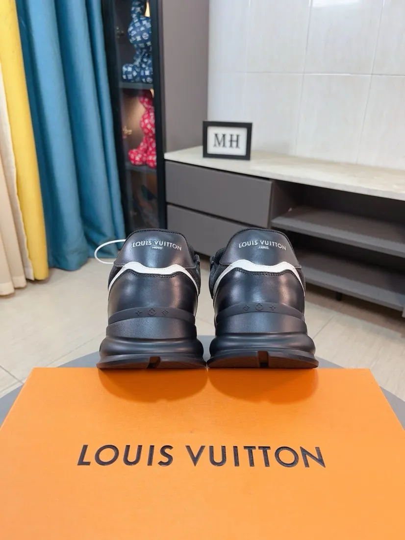 Men's shoes 💰600🌸🌸 LV style is novel and fashionable, the upper is made of imported cowhide + LV special materials! Super trendy design! It’s eye-catching! The leather is soft, delicate, shiny and translucent, showing the ultimate in pure handcraftsmanship, and the mesh is soft, comfortable and breathable! Size: 39-44 (38 45 customized)